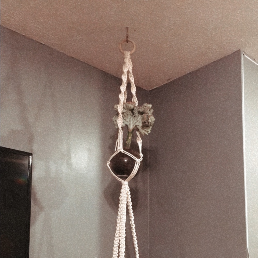 Double macrame plant hanger